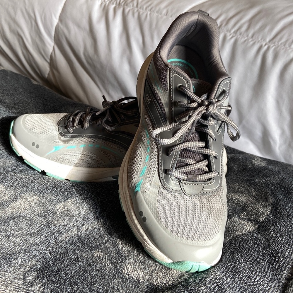Women’s Ryka tennis shoe skywalk 2